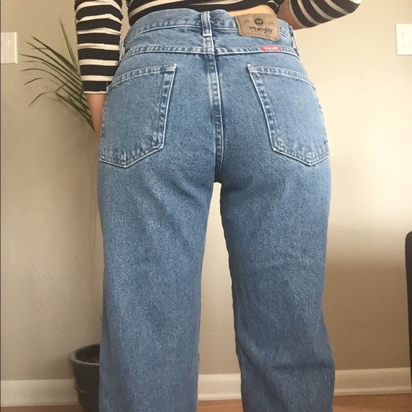 ⛔️SOLD⛔️Vintage High waisted Wrangle jeans. - Picture 3 of 4